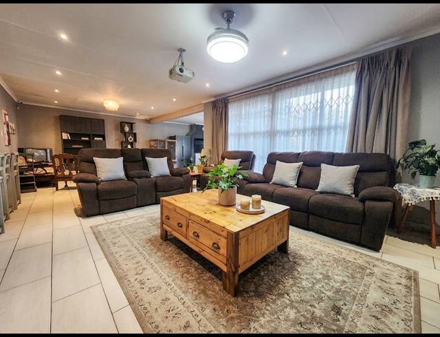 3 BEDROOM HOUSE FOR SALE IN SASOLBURG EXT 23